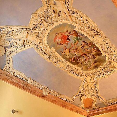 Ostello Palazzo Pierantoni Foligno Zewnętrze zdjęcie