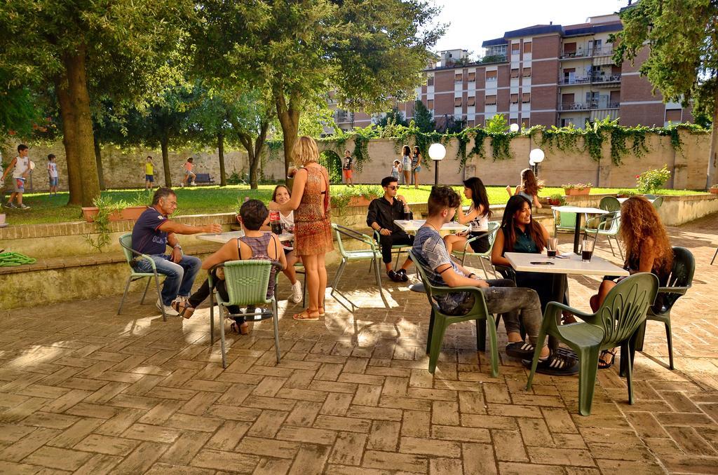 Ostello Palazzo Pierantoni Foligno Zewnętrze zdjęcie